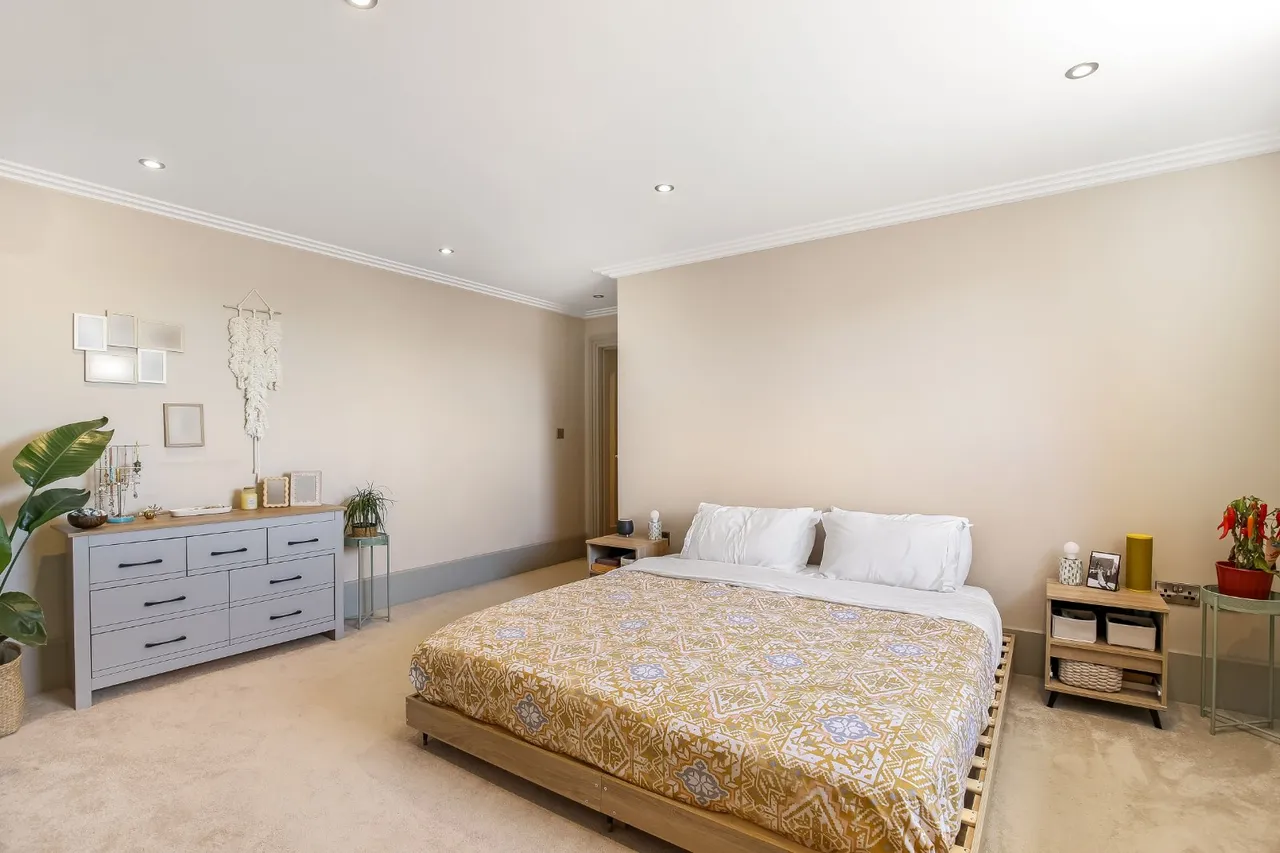 Chipper Lane, Salisbury, Wiltshire, SP1 1BG, photo 9