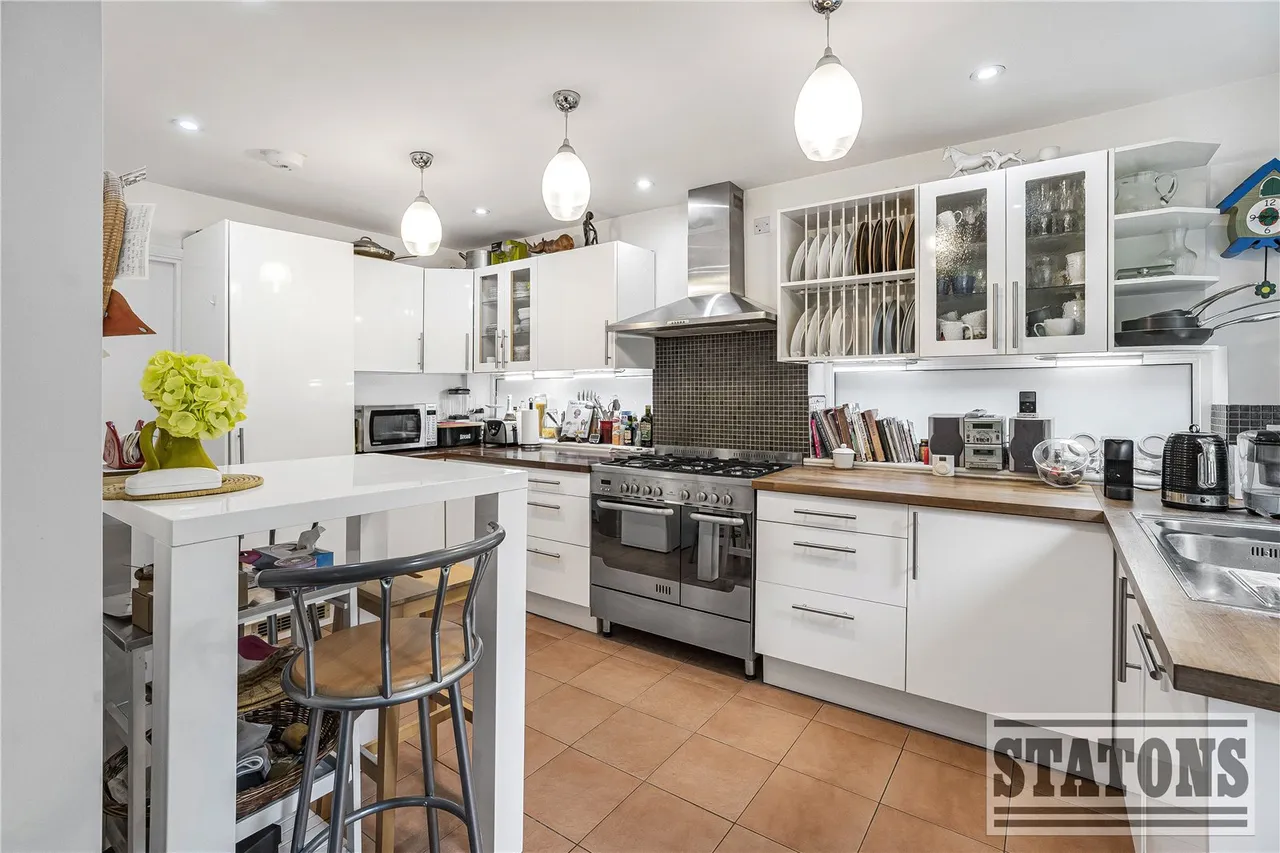Bulls Lane, Welham Green, Herts, AL9 7NY, photo 3