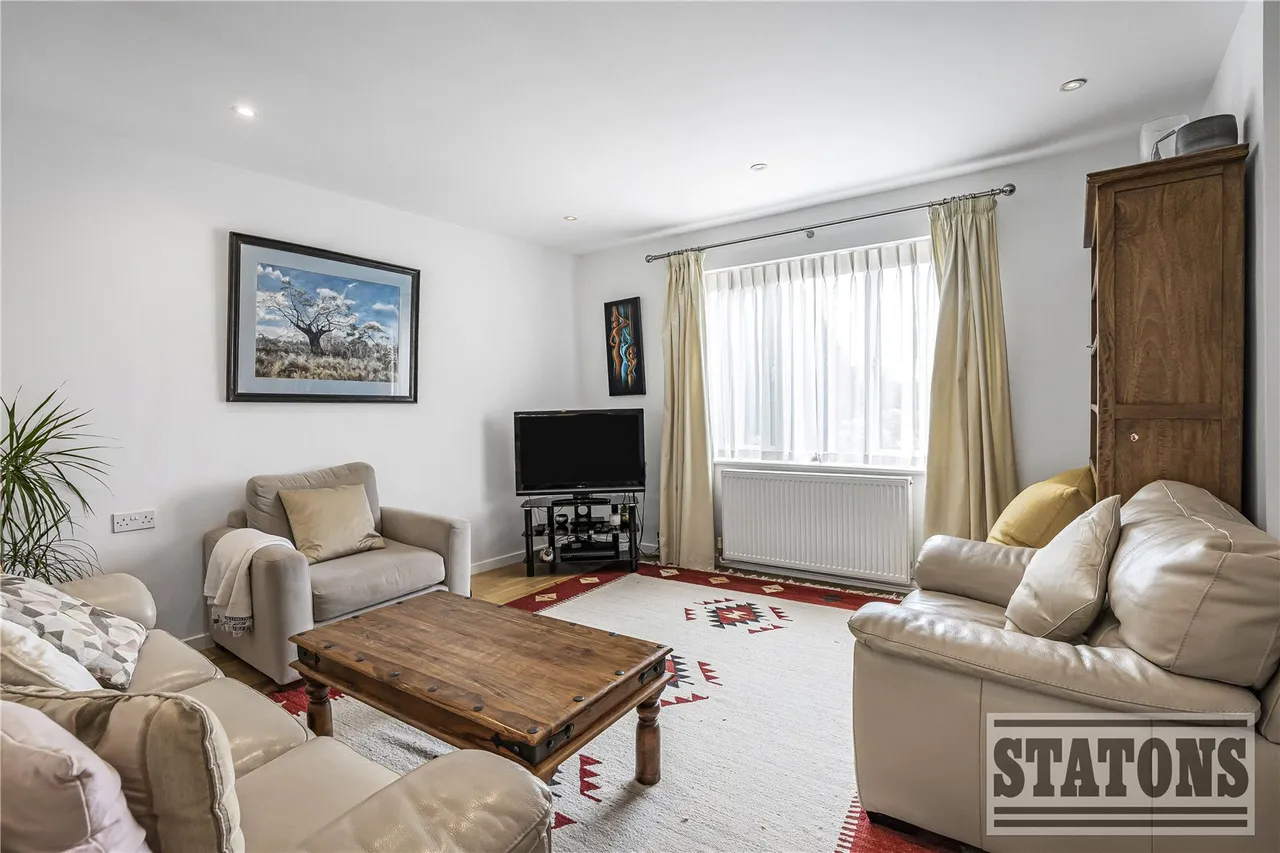 Bulls Lane, Welham Green, Herts, AL9 7NY, photo 2