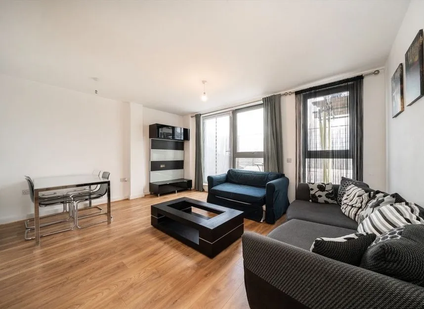 2 bed flat to rent, Ordnance Road, Canning Town, E16