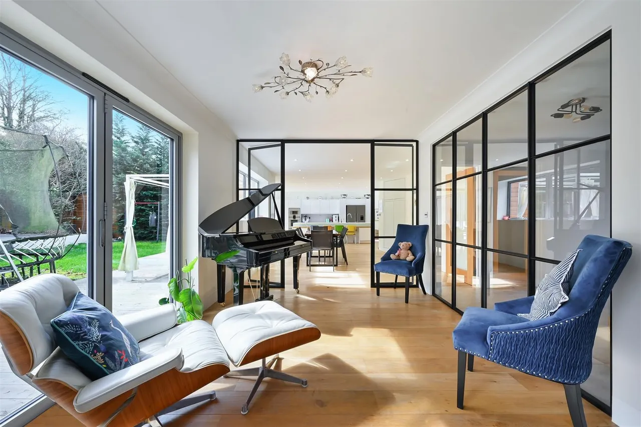 Beltane Drive, London SW19 5JR, photo 6