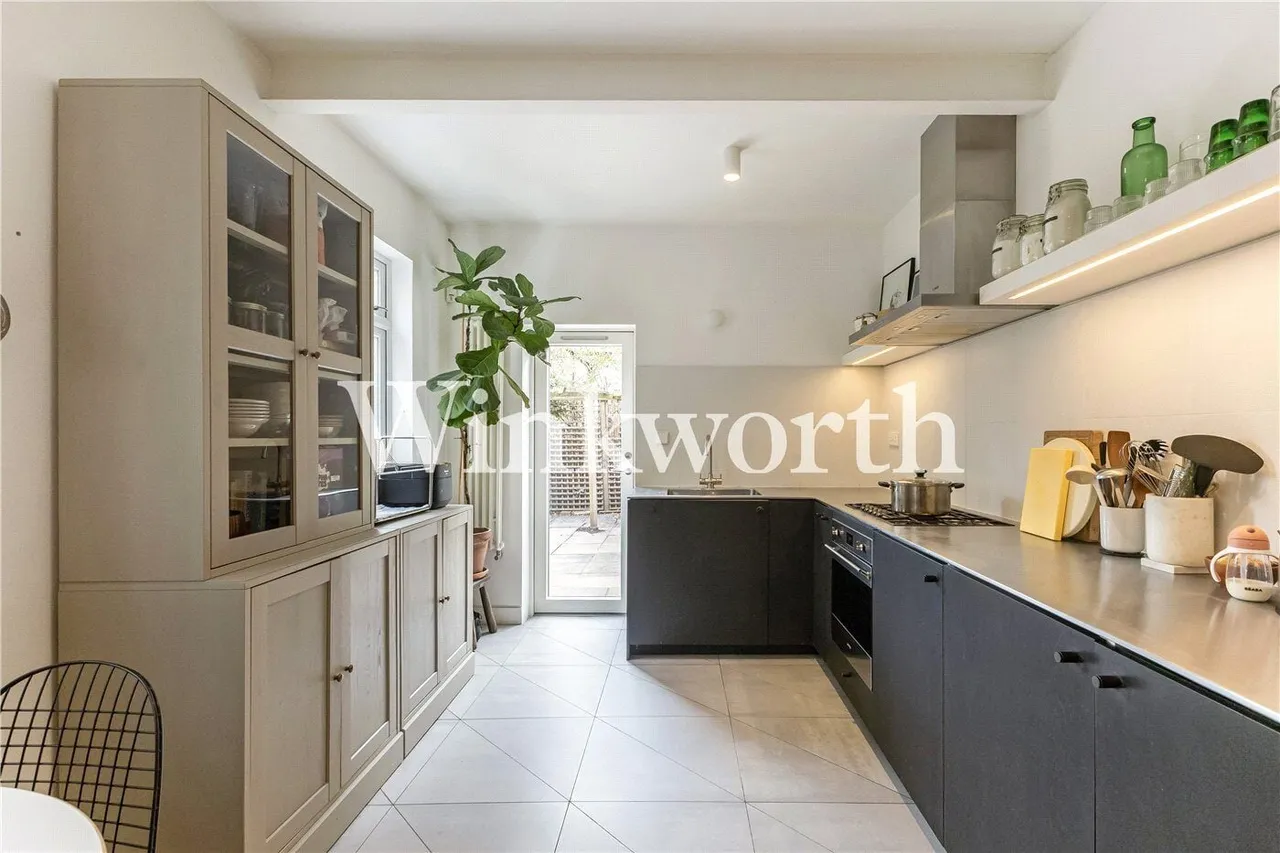 Greyhound Road, London, N17, photo 10
