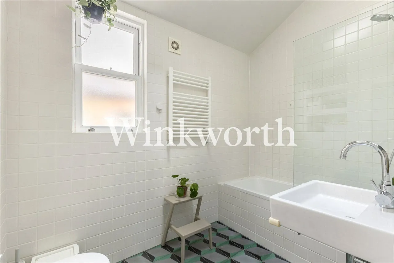 Greyhound Road, London, N17, photo 20