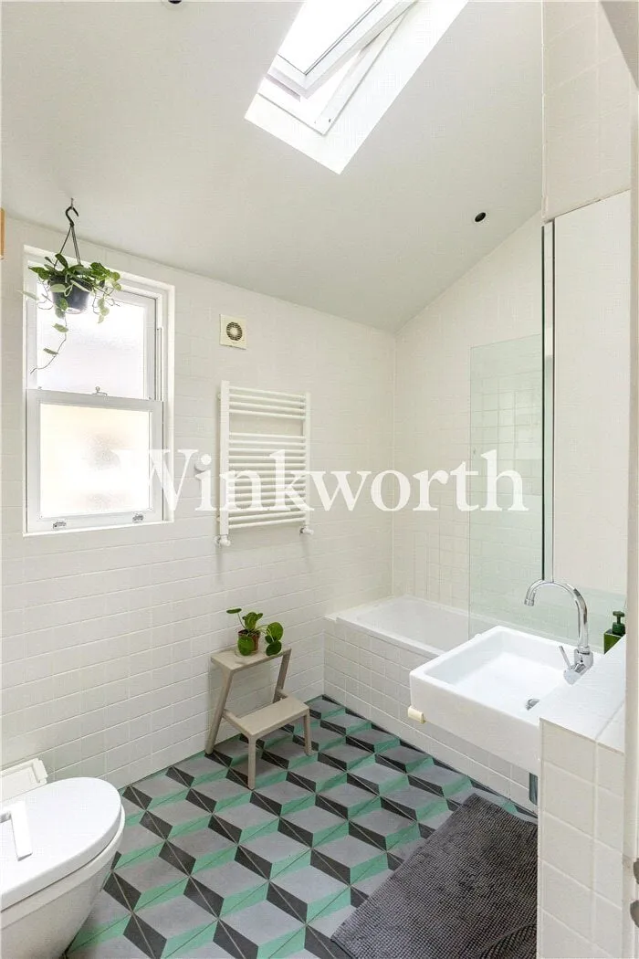 Greyhound Road, London, N17, photo 19