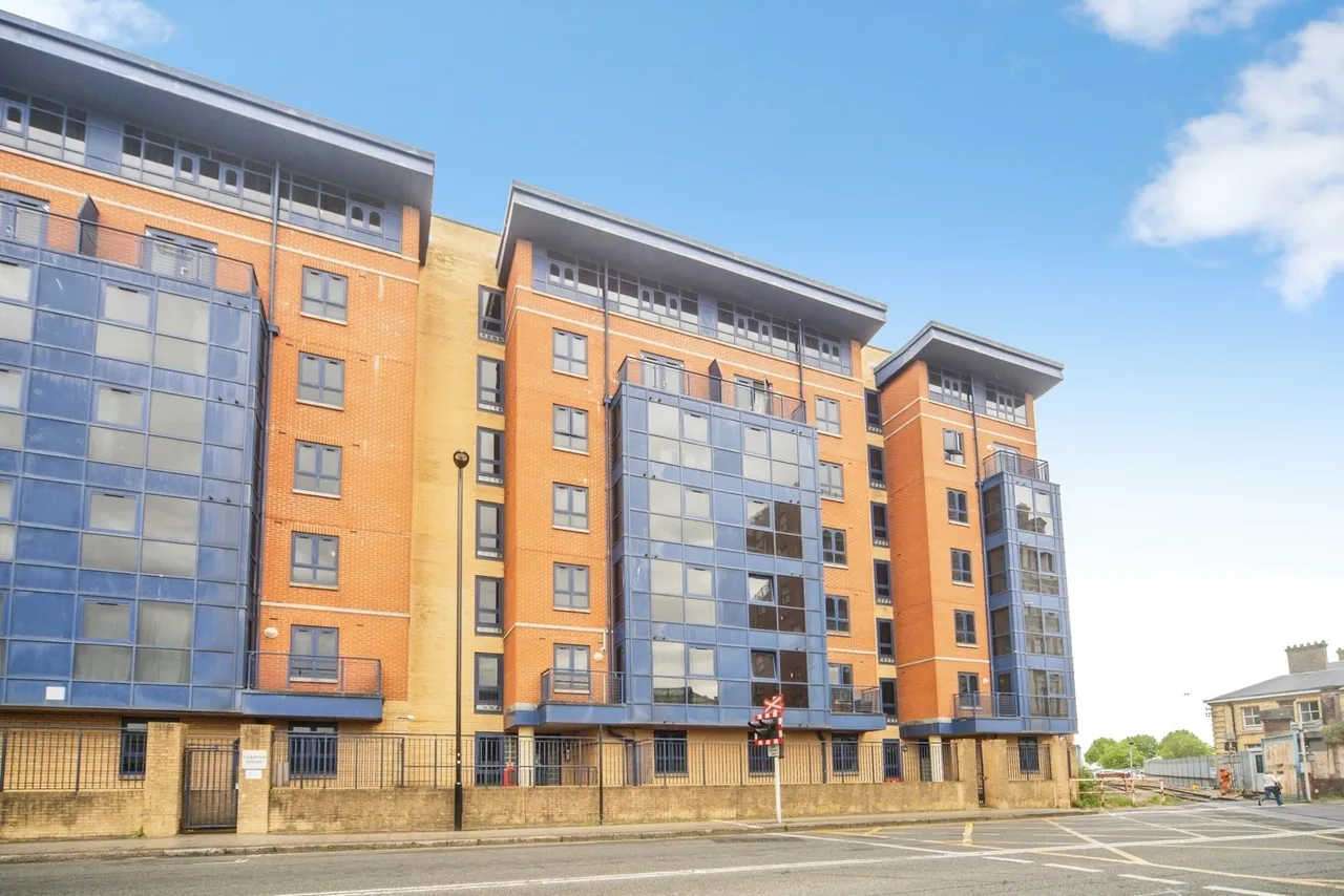 3 bed flat for sale, Canute Road, Southampton, SO14