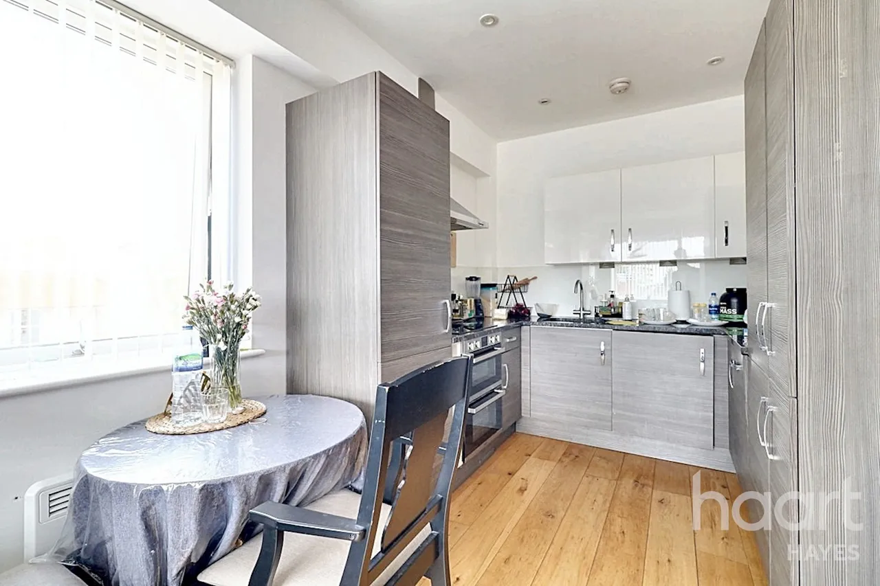 Clayton Road, Hayes, UB3, photo 5