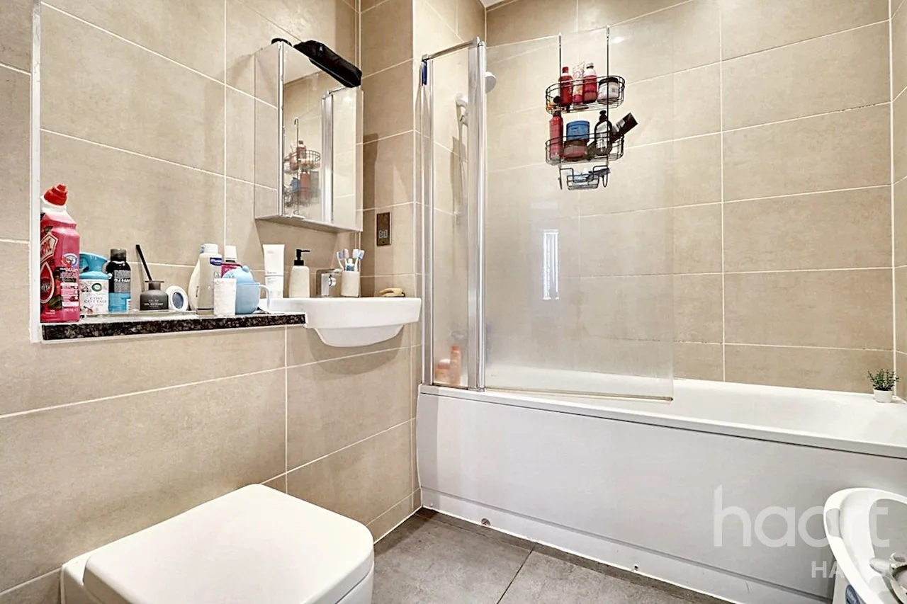 Clayton Road, Hayes, UB3, photo 7