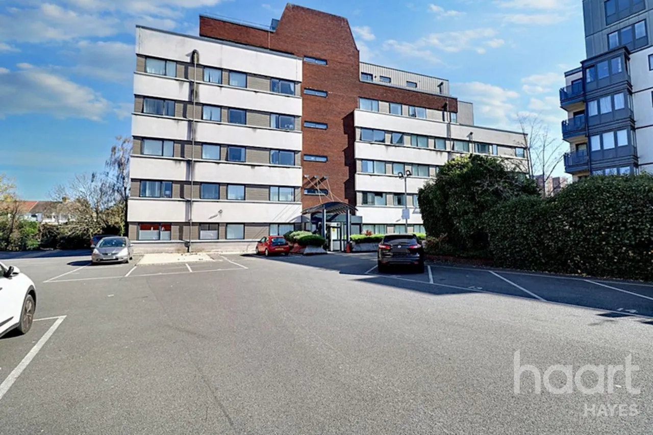 Clayton Road, Hayes, UB3, photo 8