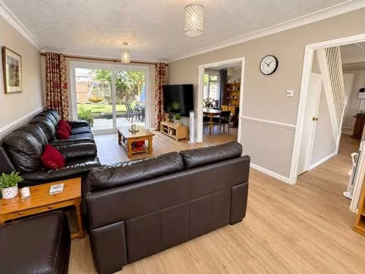 Keach Close, Winslow, photo 3