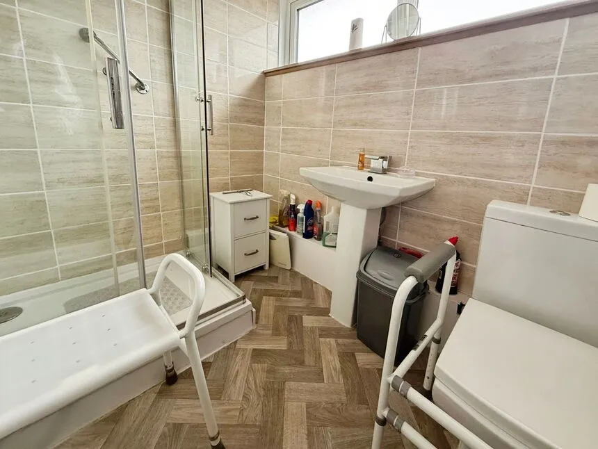 Felixstowe Road, London, SE2, photo 9
