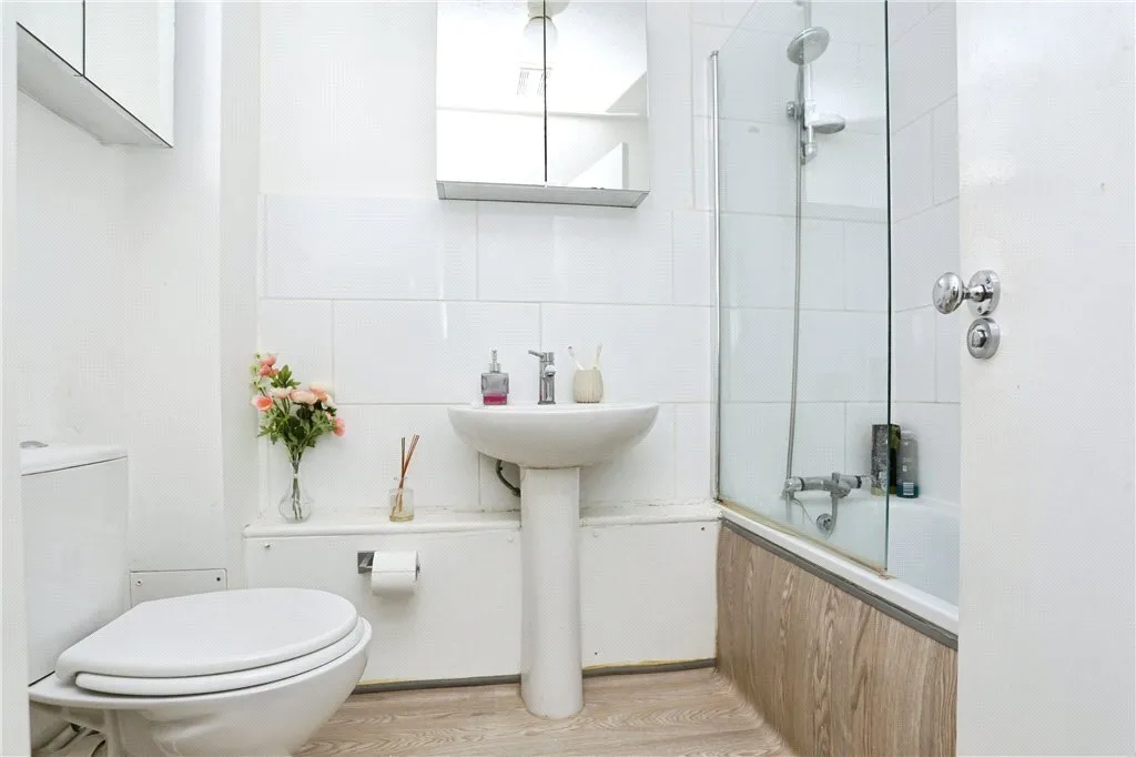 Kensington Avenue, Thornton Heath, CR7, photo 9