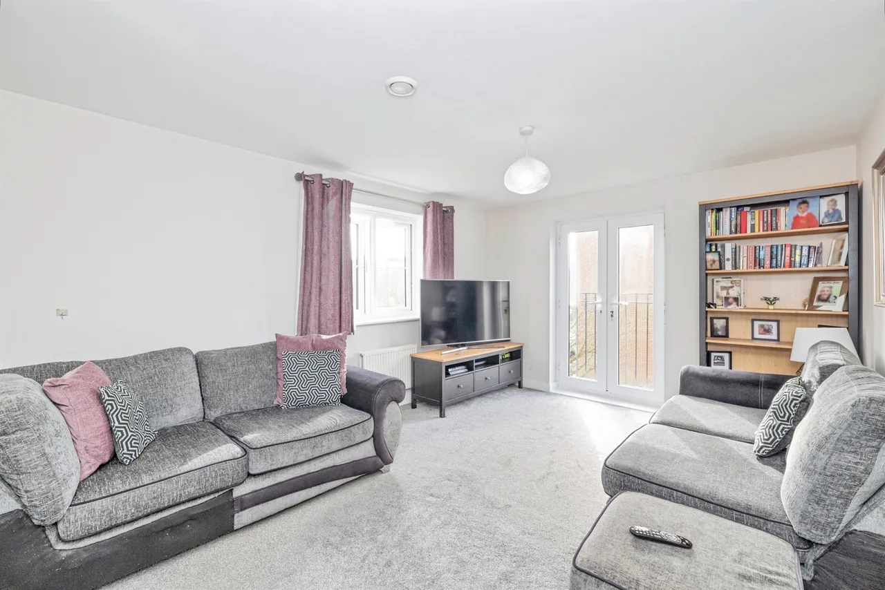 2 bed flat for sale — Baxter Road, Watford