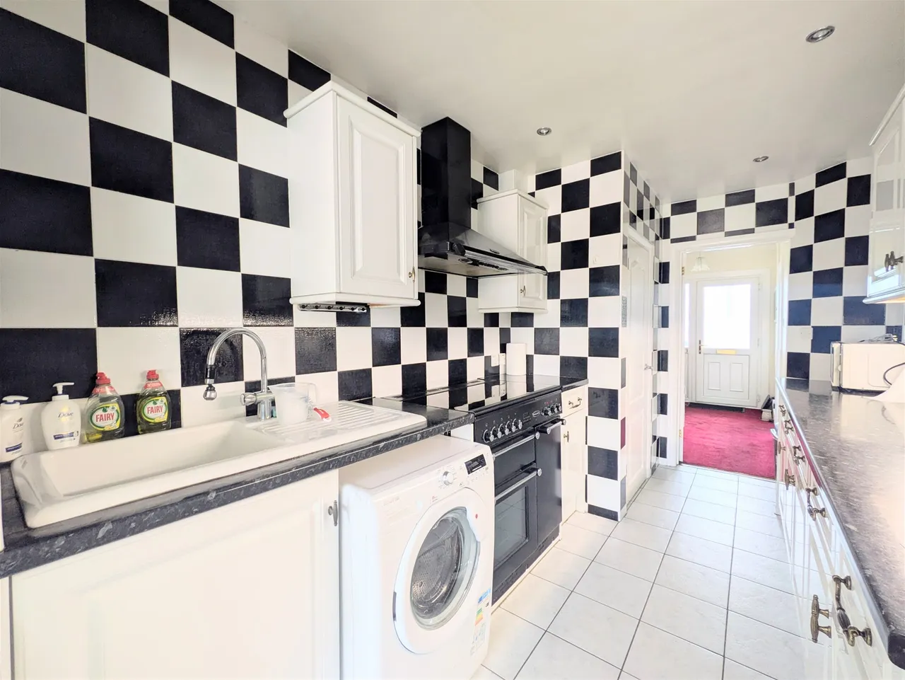 Woodlands Avenue, Romford, Essex RM6 6EA, photo 5