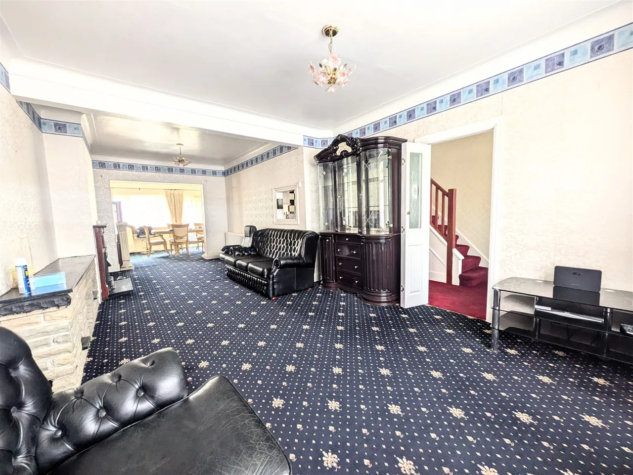 Woodlands Avenue, Romford, Essex RM6 6EA, photo 3