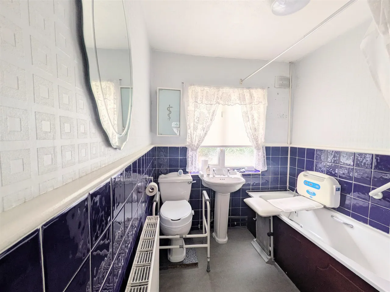 Woodlands Avenue, Romford, Essex RM6 6EA, photo 12
