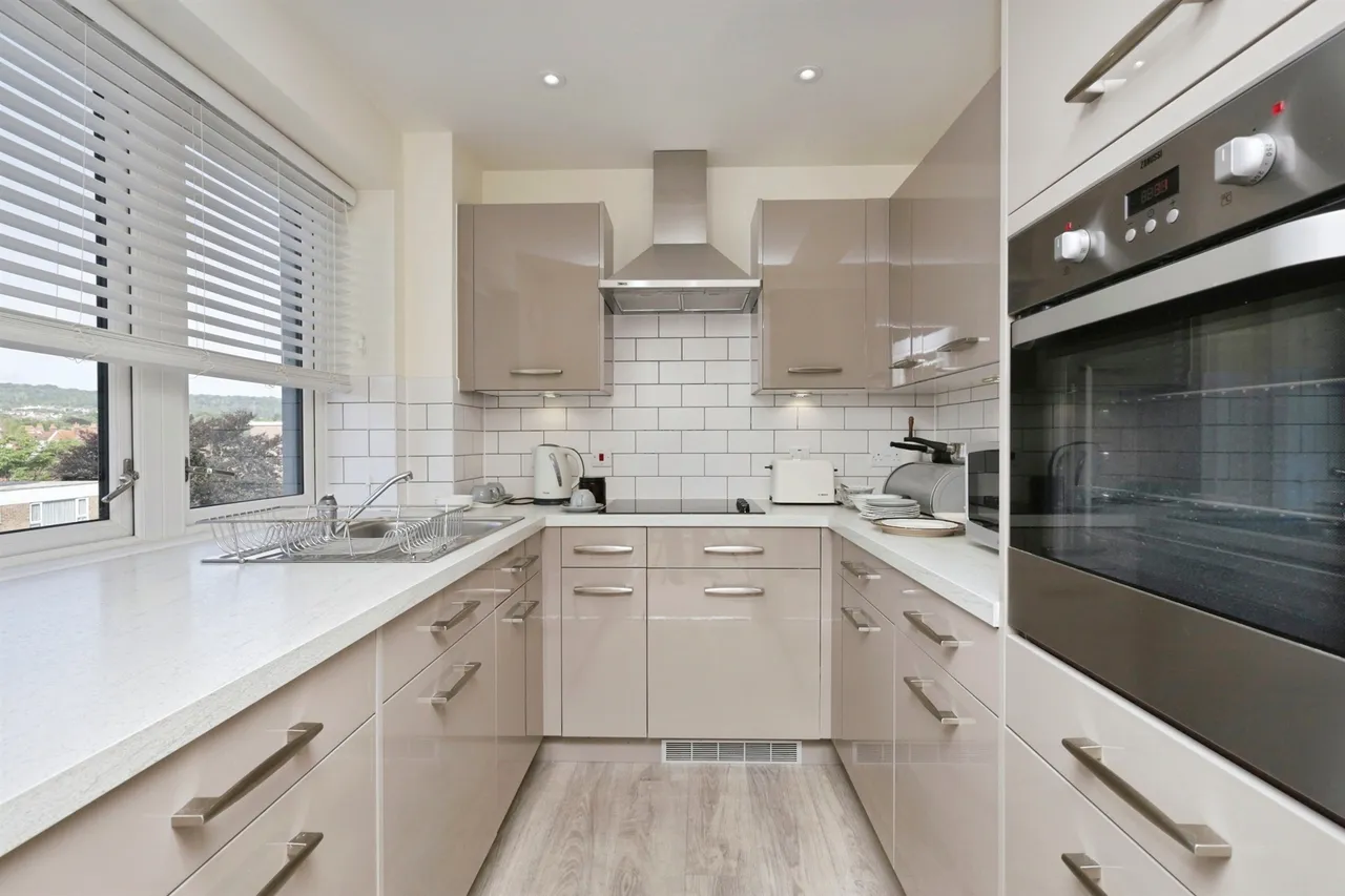Southfields Road, Eastbourne, photo 4
