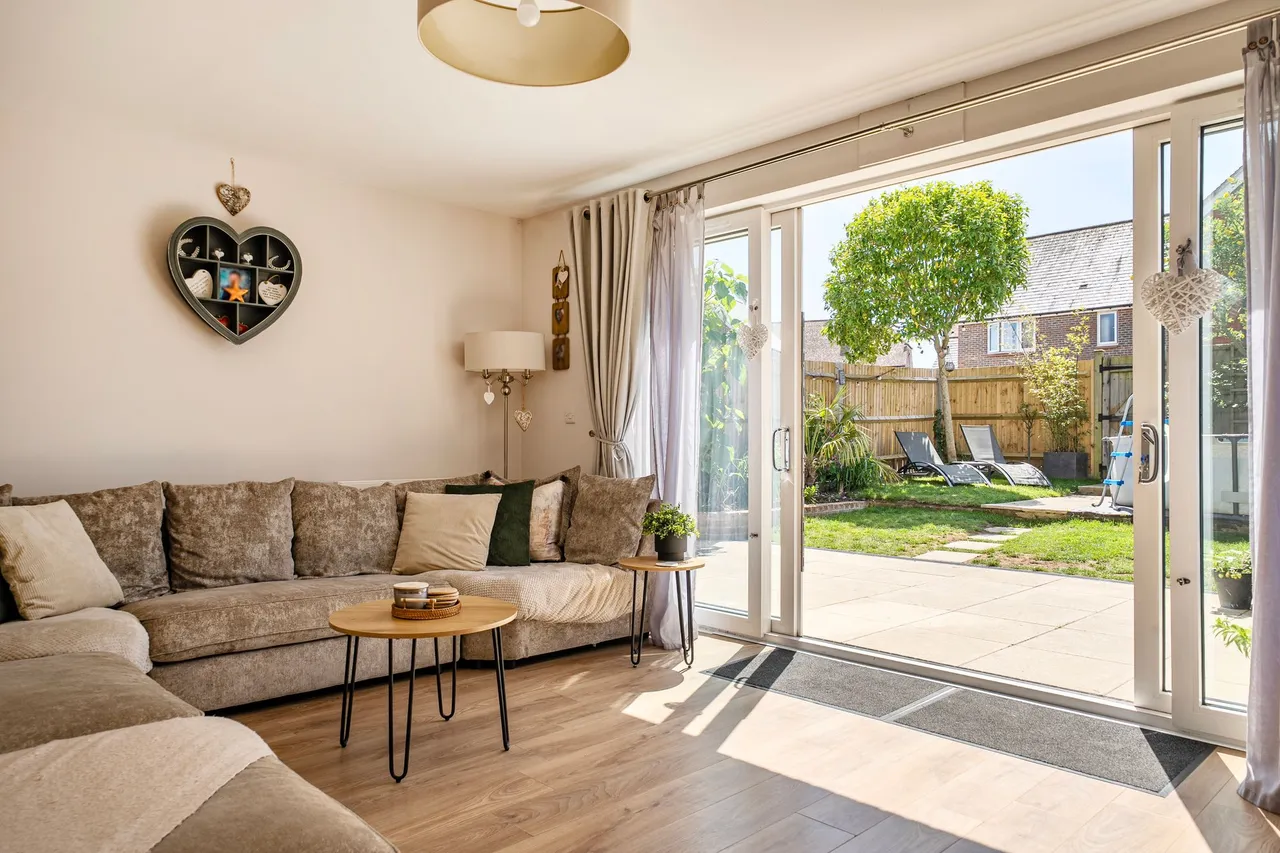 Chestnut Drive, Thakeham, RH20, photo 9