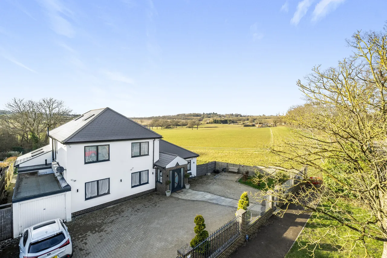 5 bed house for sale, Edgwarebury Lane, Edgware, HA8