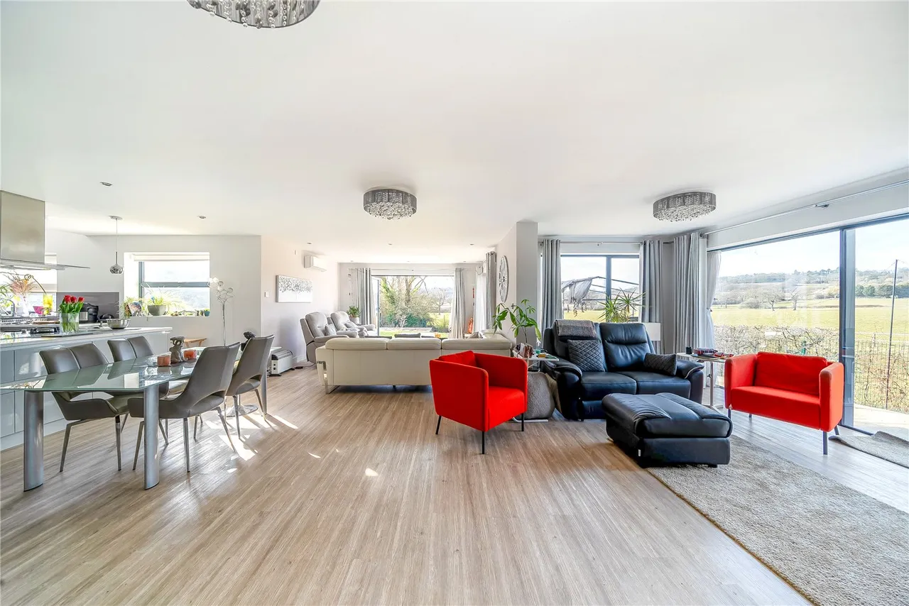 Edgwarebury Lane, Edgware, HA8, photo 3