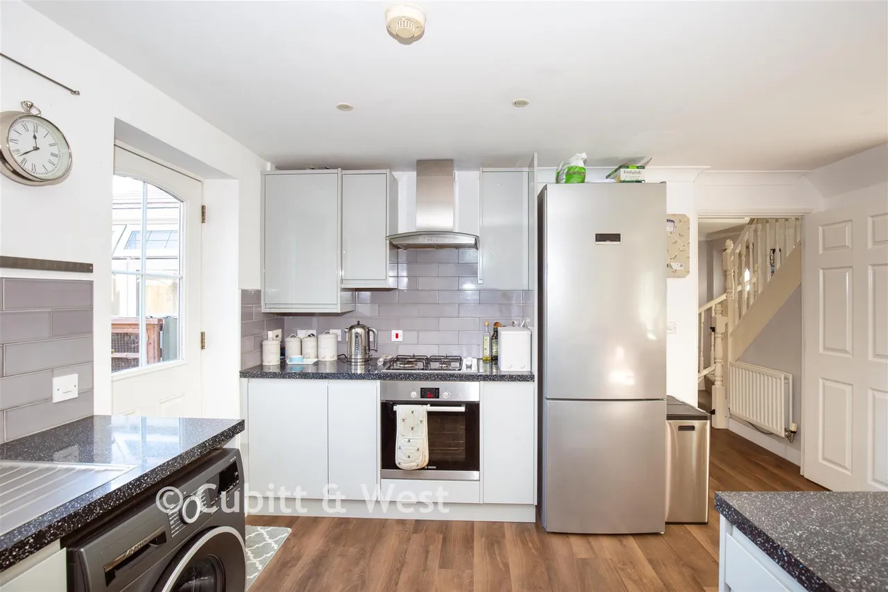 The Willows, Parbrook, RH14, photo 2