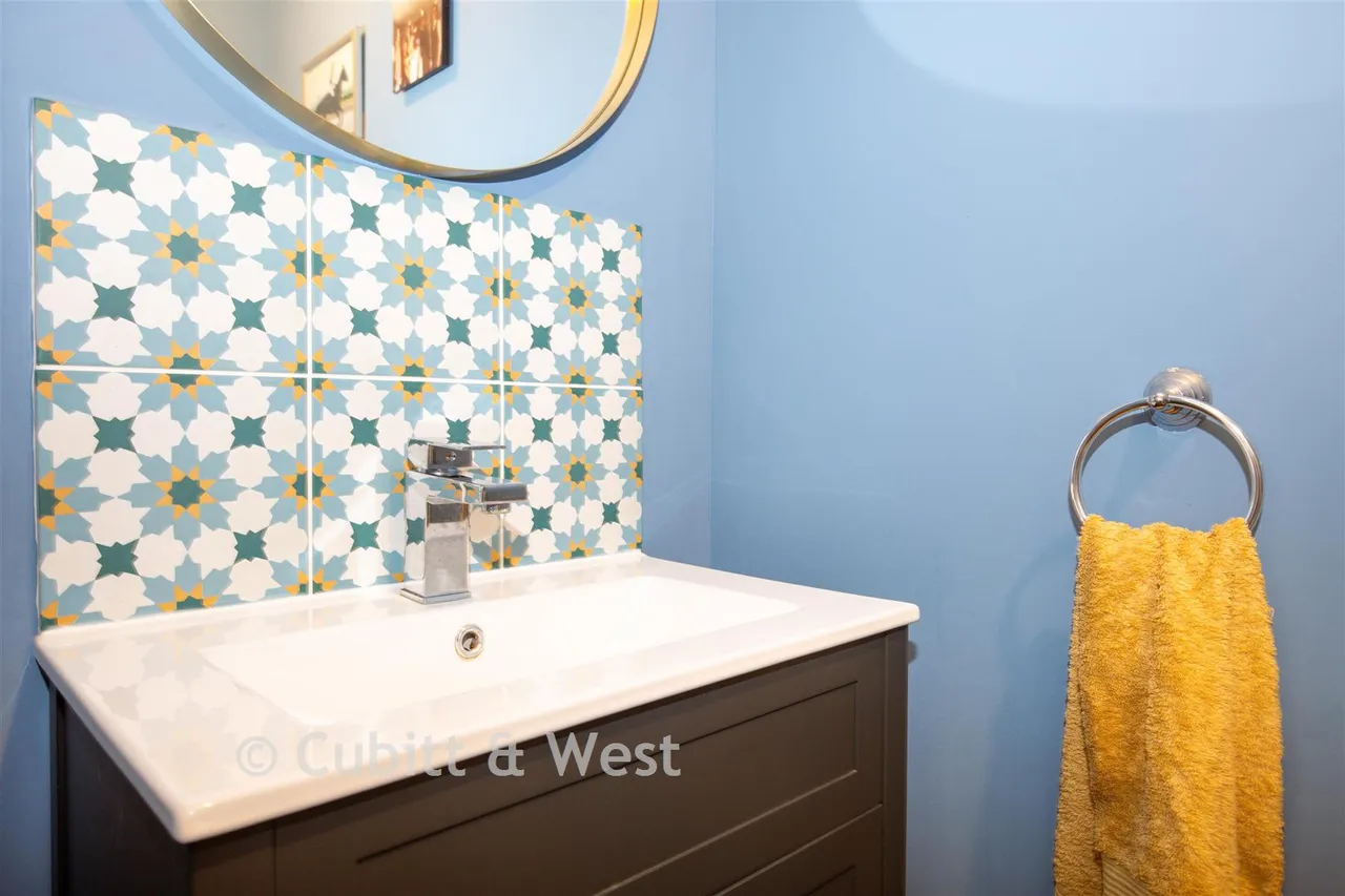 The Willows, Parbrook, RH14, photo 8