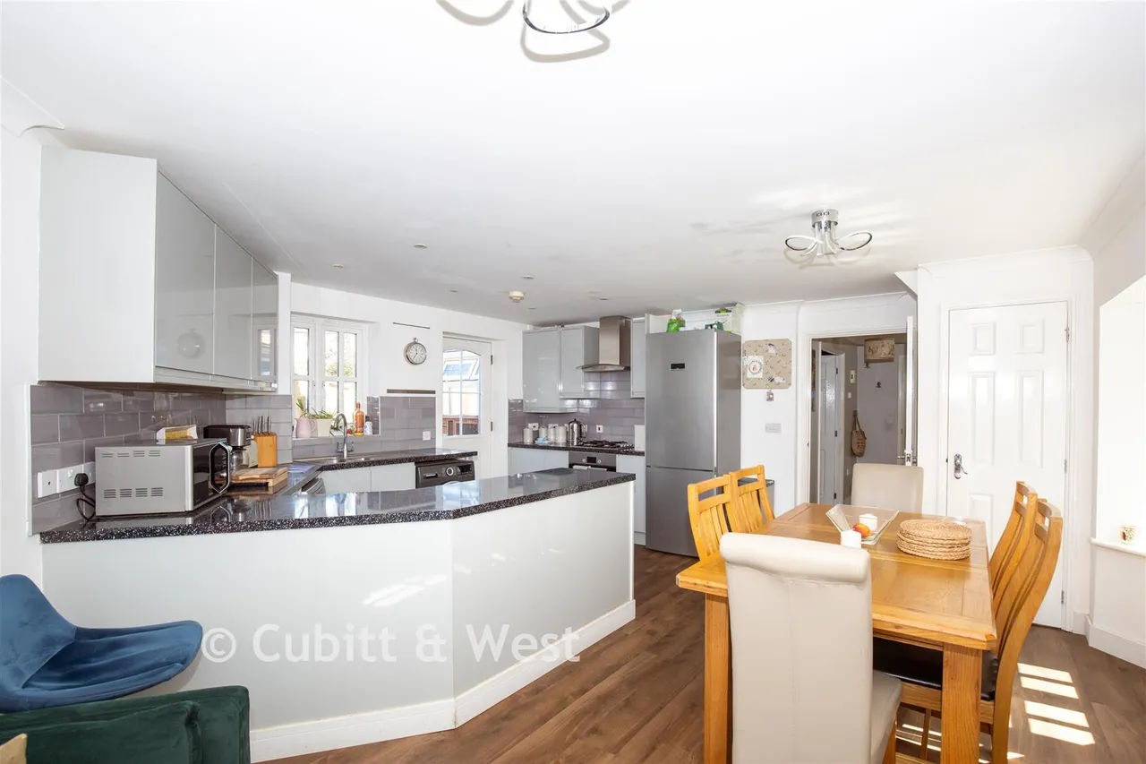 The Willows, Parbrook, RH14, photo 3