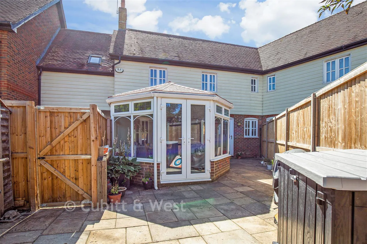 The Willows, Parbrook, RH14, photo 16
