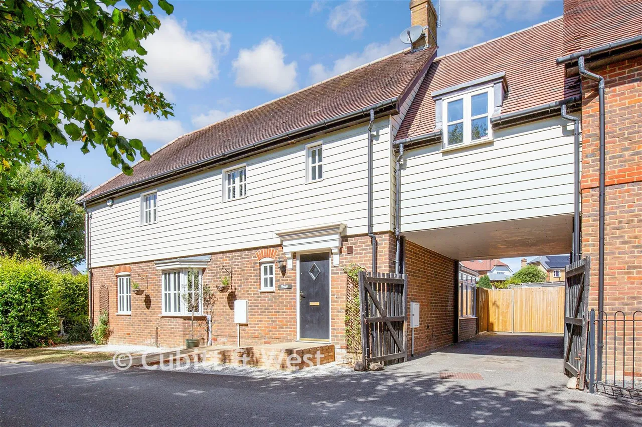 The Willows, Parbrook, RH14, photo 17