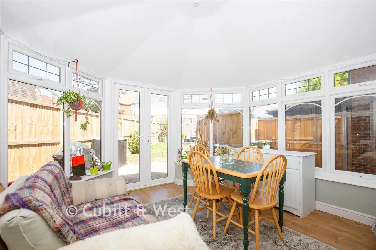 The Willows, Parbrook, RH14, photo 5