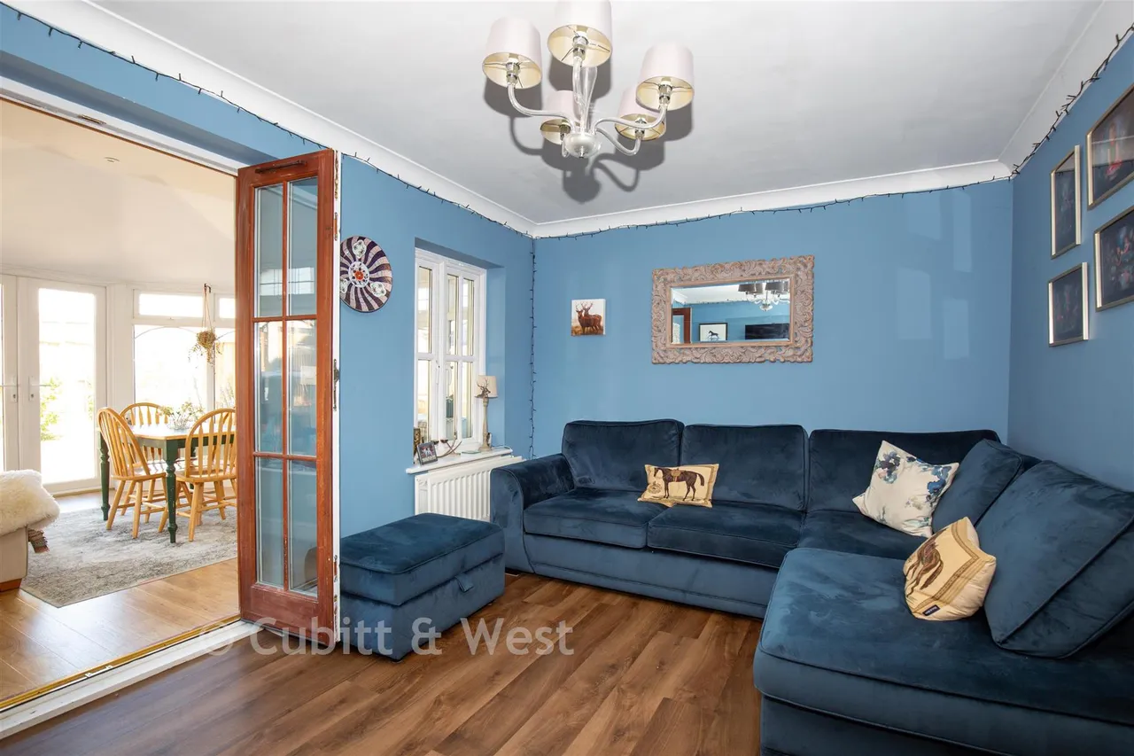 The Willows, Parbrook, RH14, photo 7