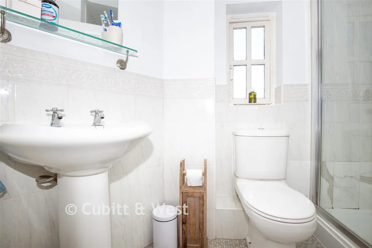 The Willows, Parbrook, RH14, photo 12