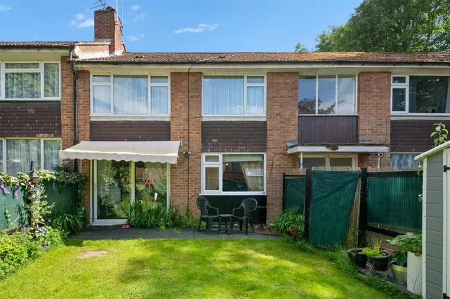 2 bed property for sale — Frayslea, Uxbridge