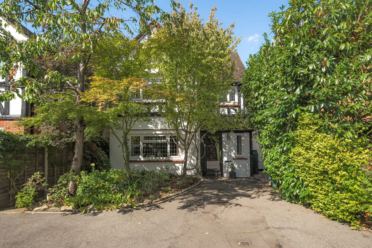 3 bed house for sale — Woodham Lane, Addlestone, KT15