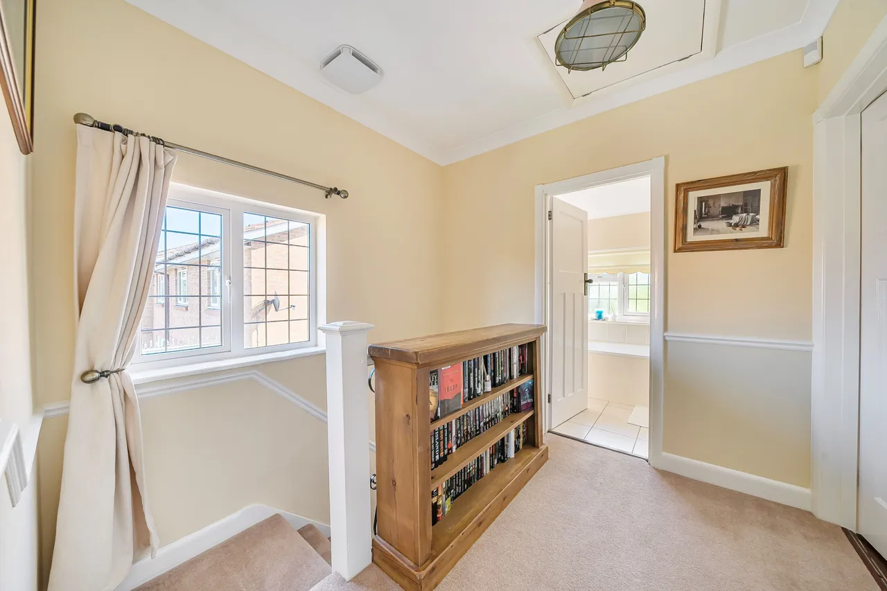 Woodham Lane, Addlestone, KT15, photo 7