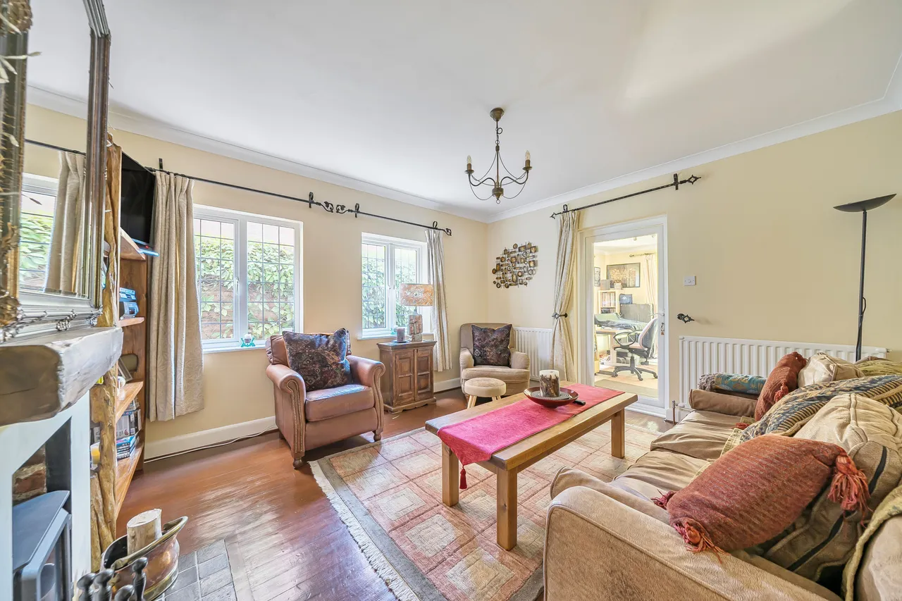 Woodham Lane, Addlestone, KT15, photo 3