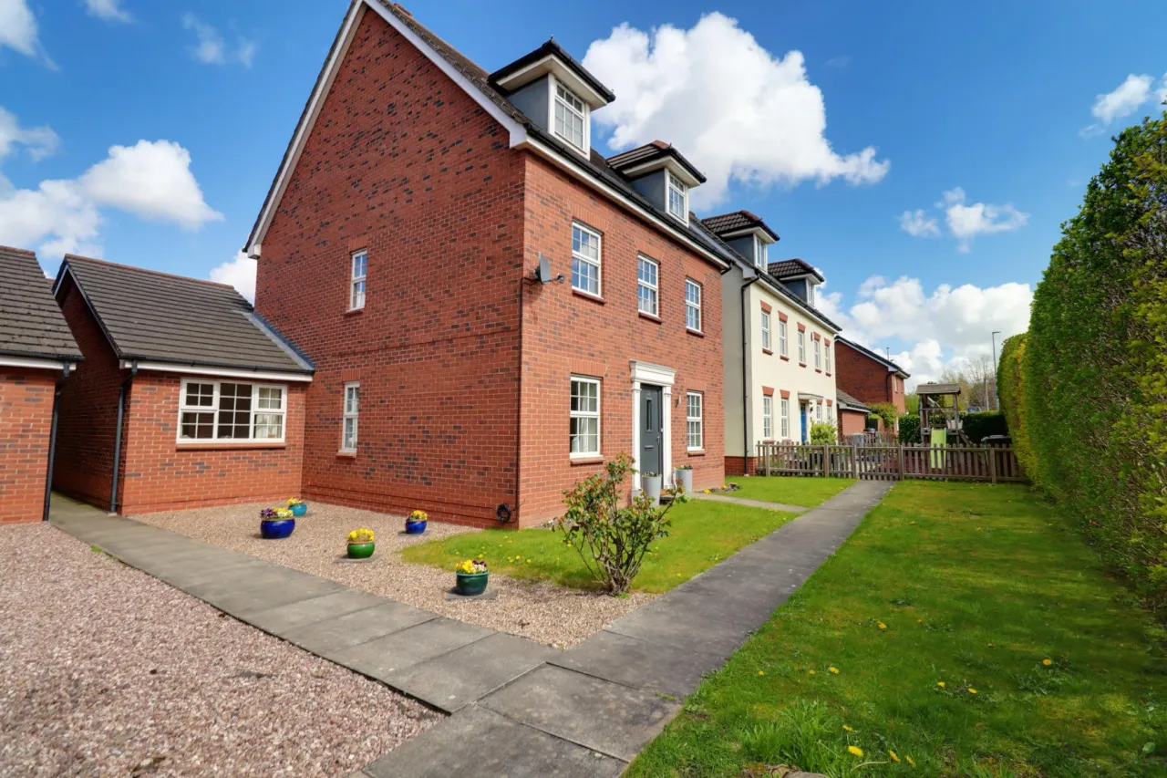 5 bed property for sale, Hallams Drive, Nantwich