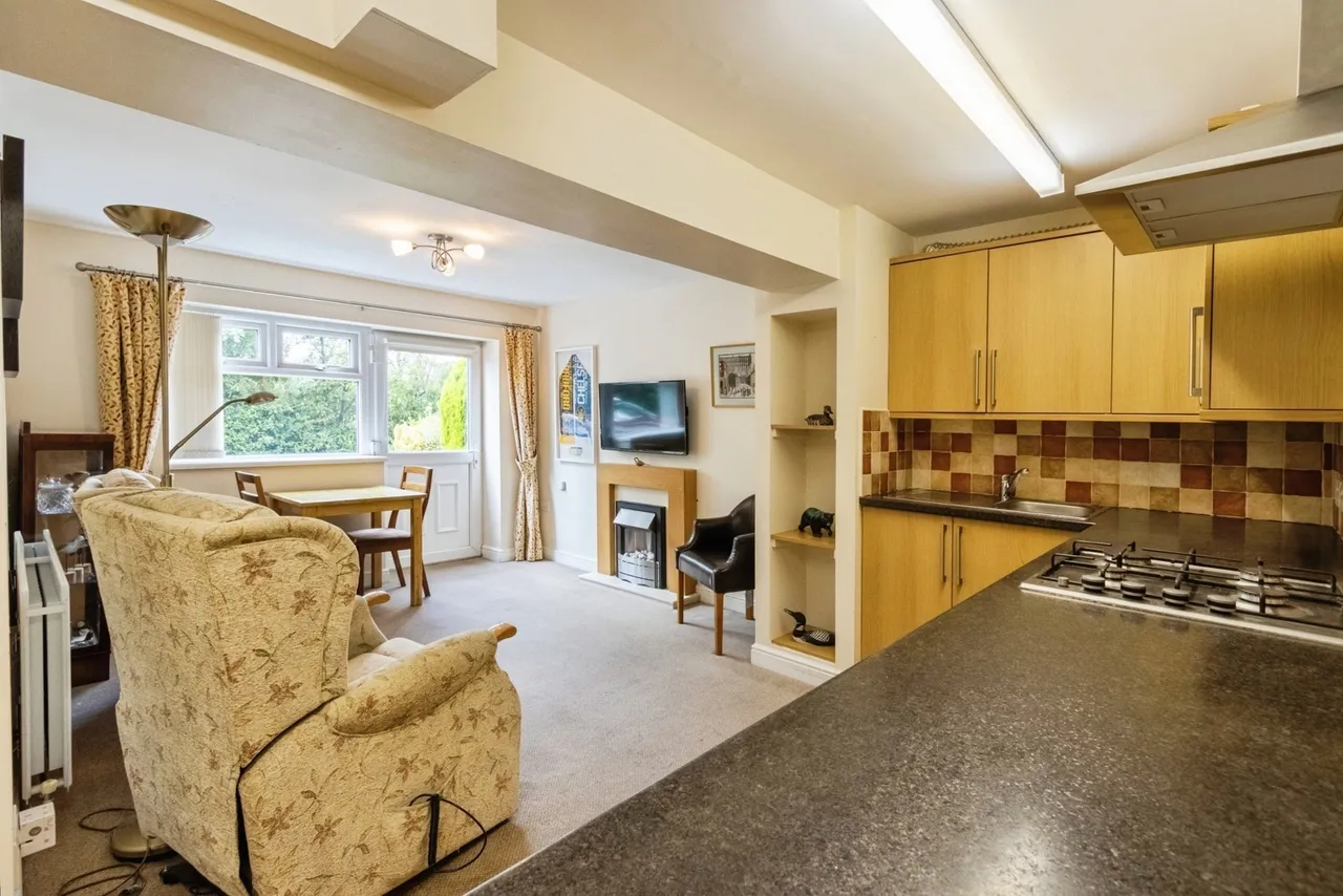 Wrenthorpe Road, Wrenthorpe, Wakefield, West Yorkshire, WF2, photo 28