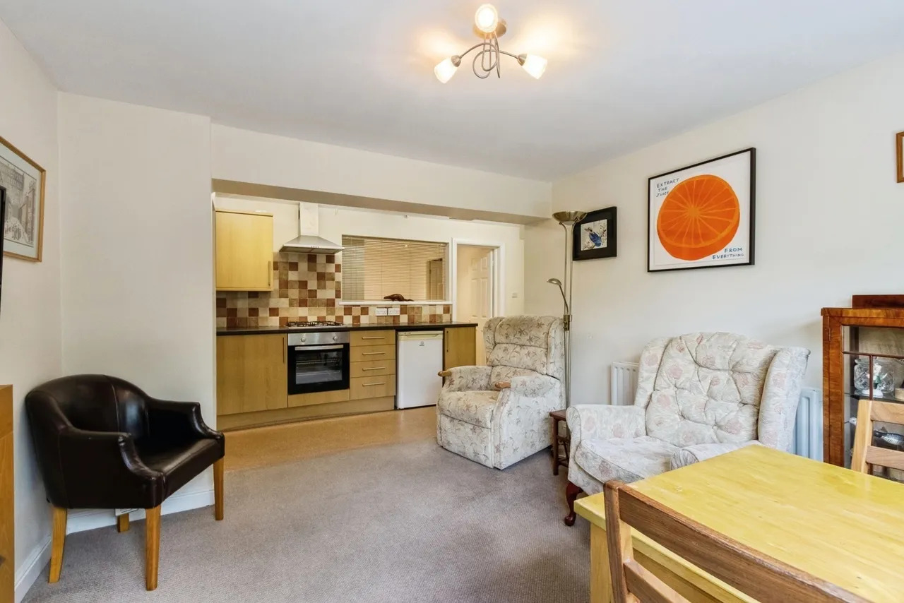 Wrenthorpe Road, Wrenthorpe, Wakefield, West Yorkshire, WF2, photo 30