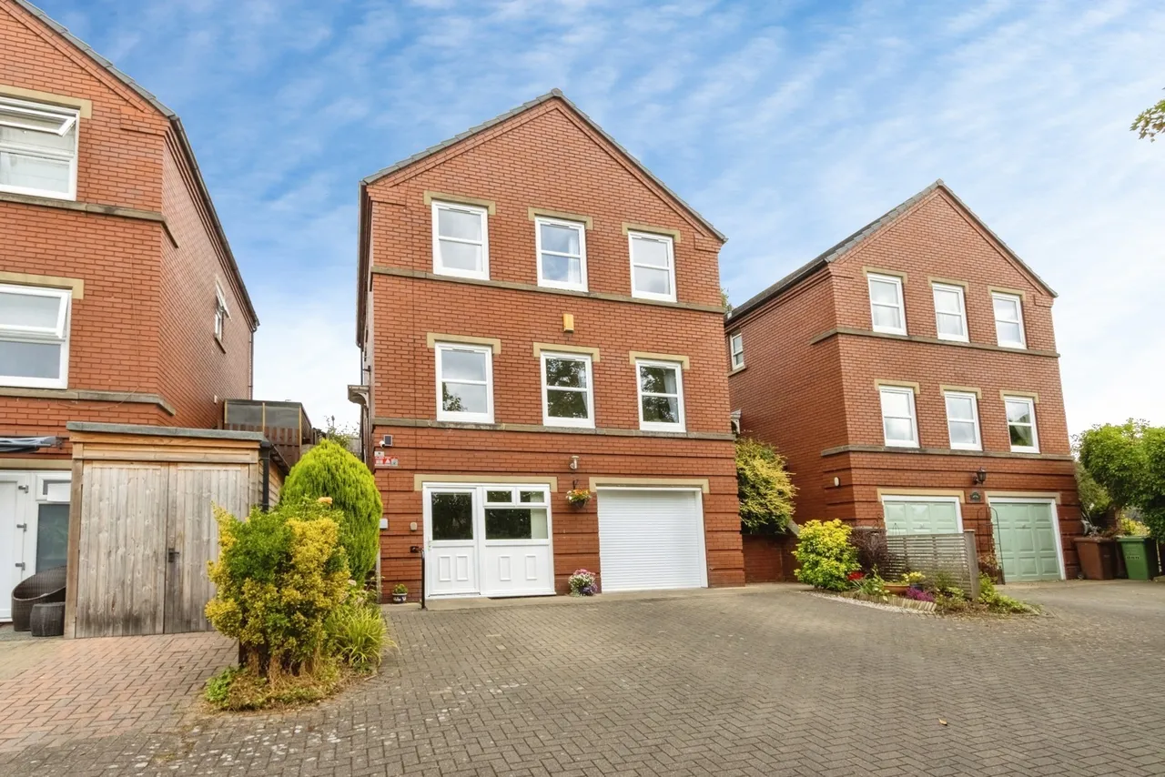Wrenthorpe Road, Wrenthorpe, Wakefield, West Yorkshire, WF2, photo 26