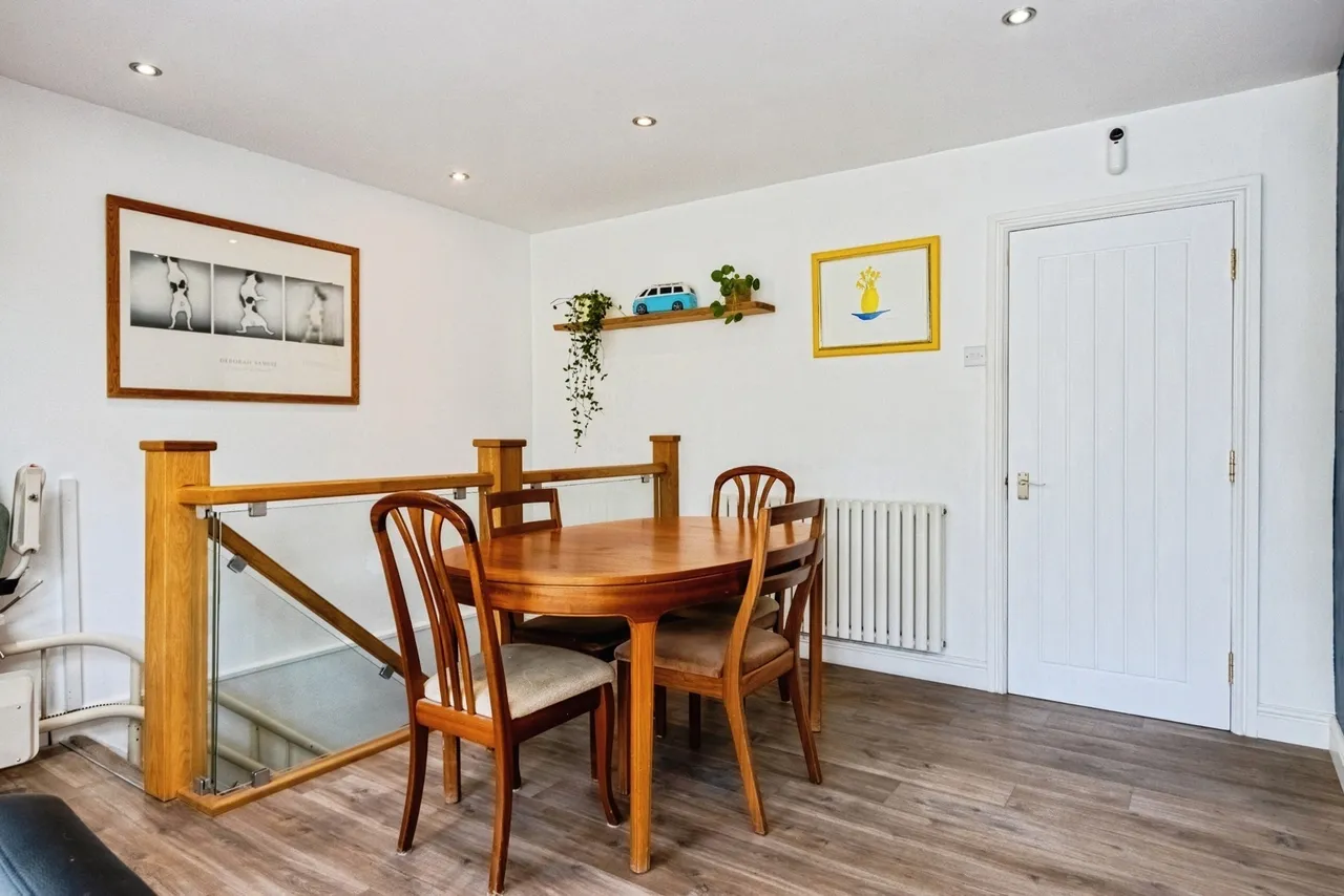 Wrenthorpe Road, Wrenthorpe, Wakefield, West Yorkshire, WF2, photo 8