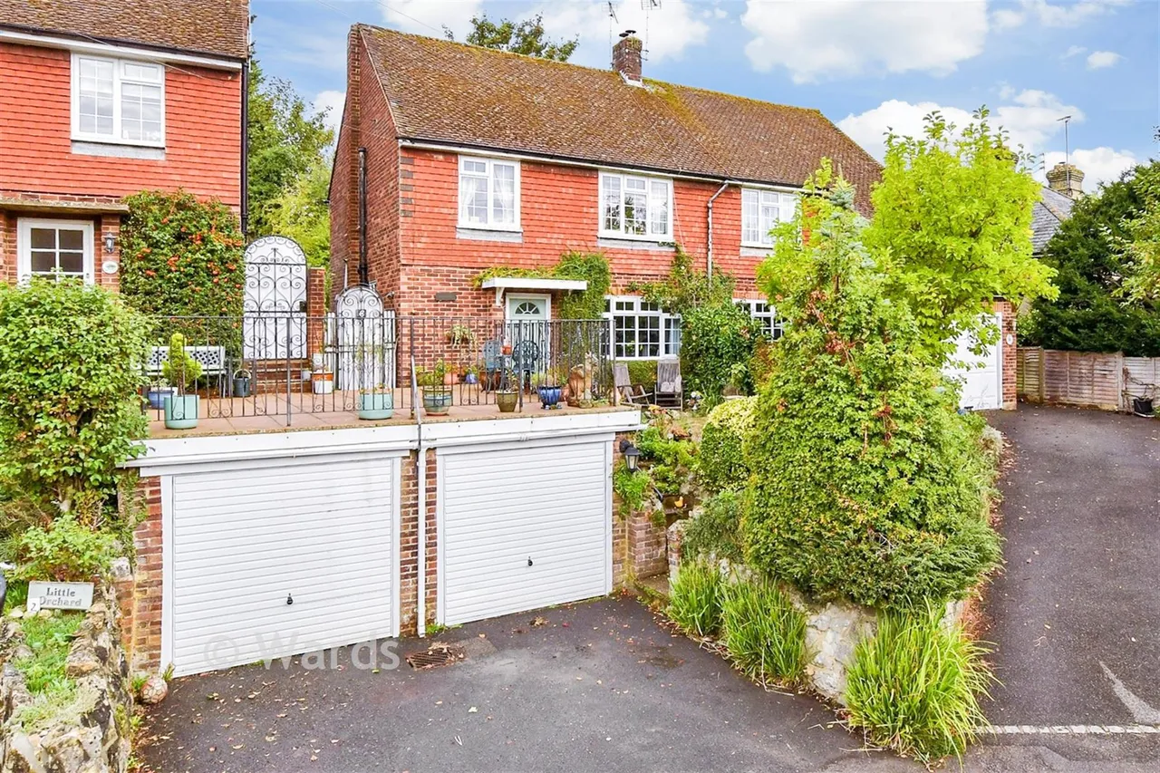3 bed house for sale, Mill Street, Loose Village, ME15