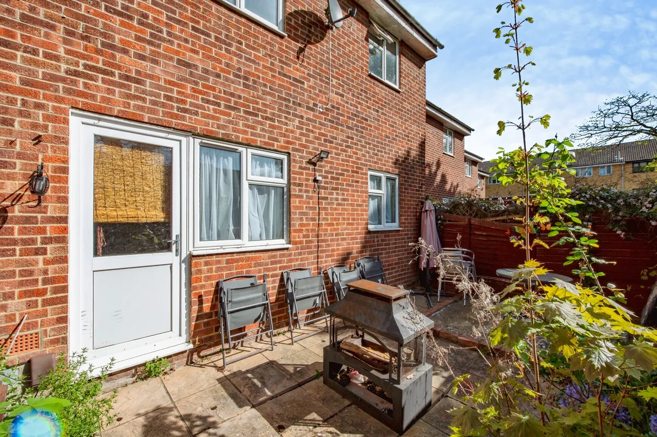 Dunning Close, South Ockendon, RM15, photo 13