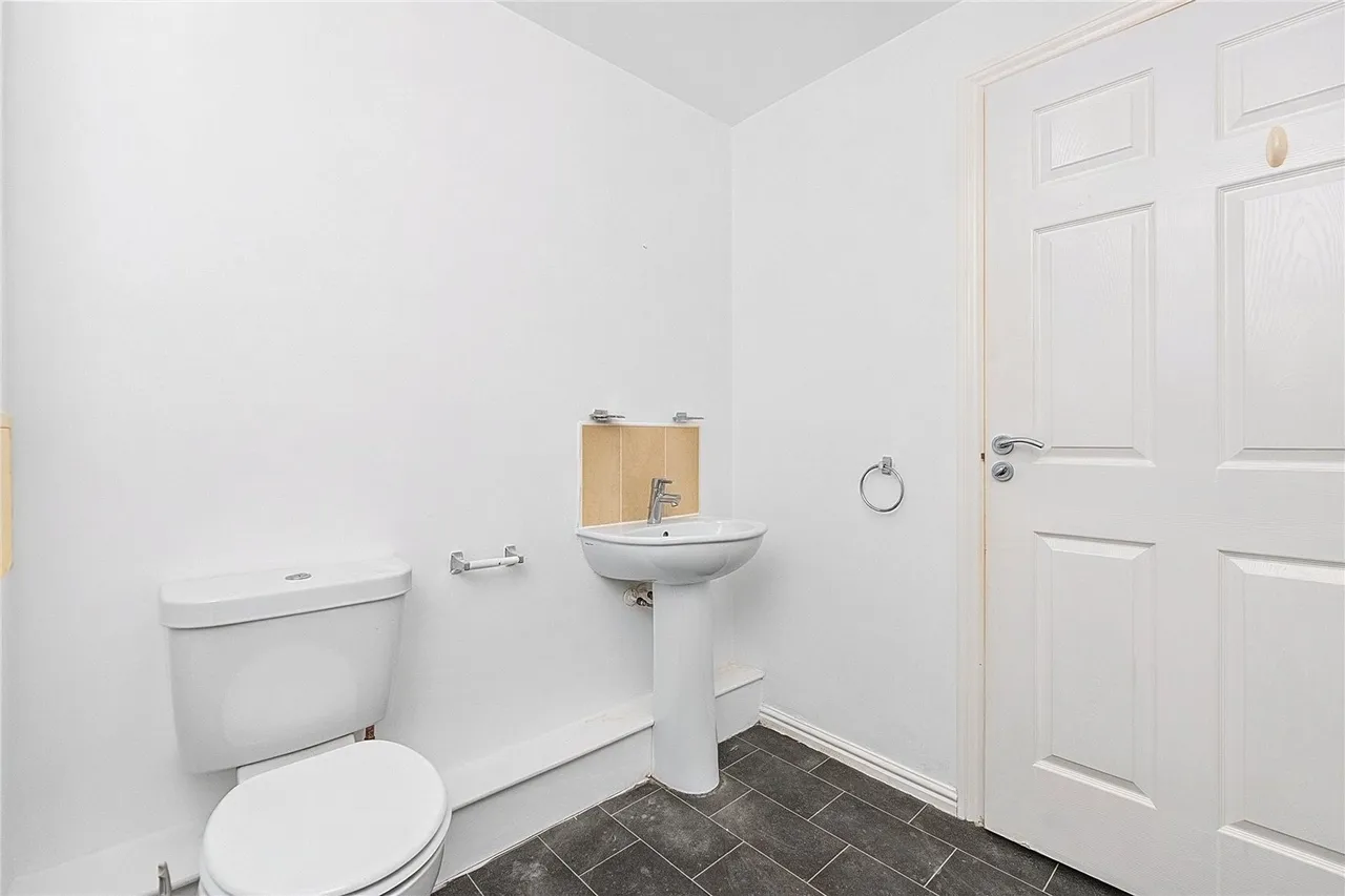 Lady Campbells Court, Dunfermline, KY12, photo 21