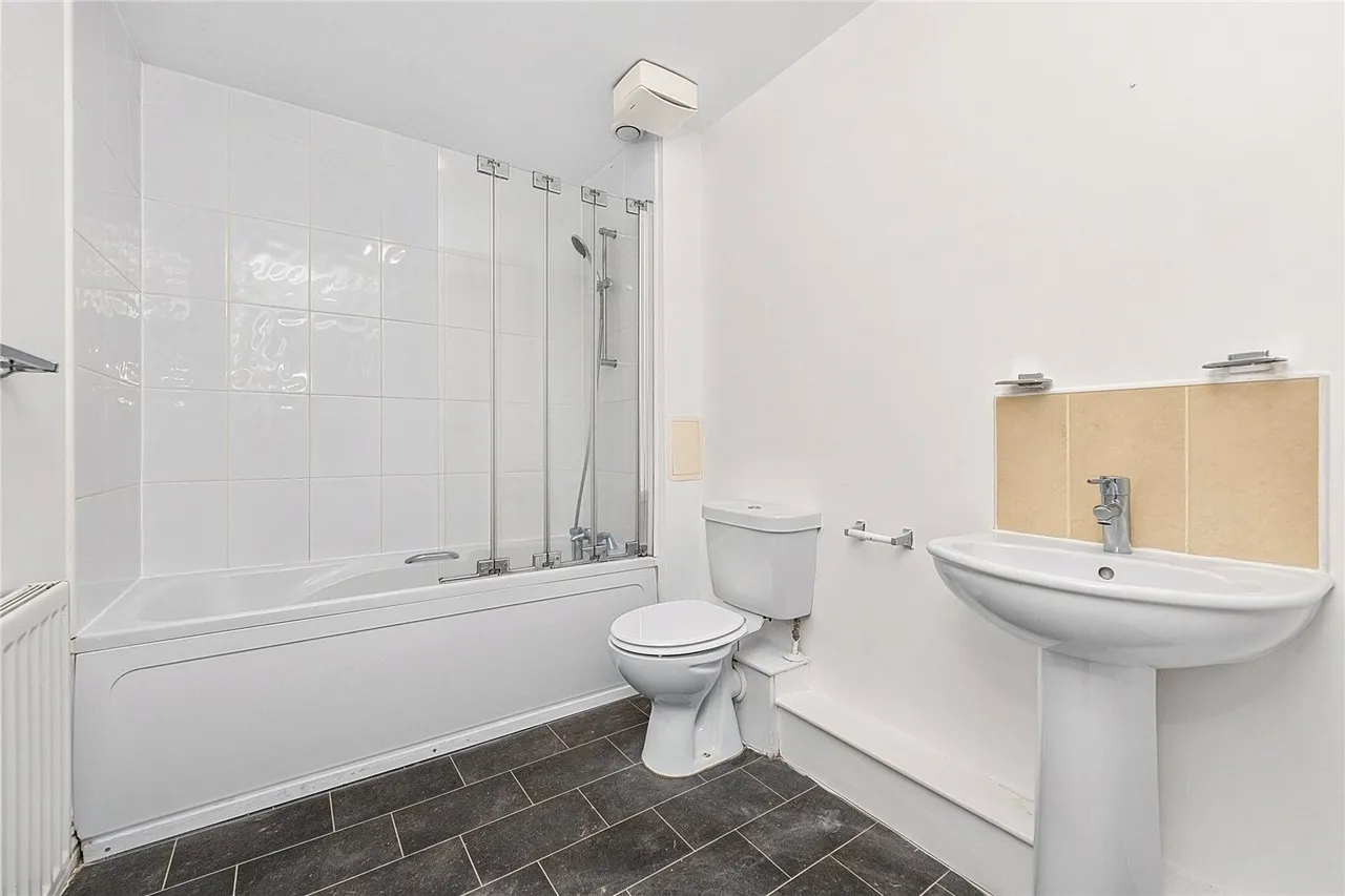 Lady Campbells Court, Dunfermline, KY12, photo 20