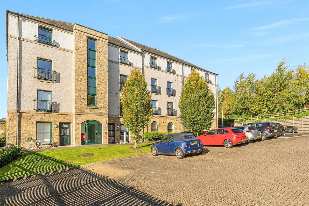 Lady Campbells Court, Dunfermline, KY12, photo 23