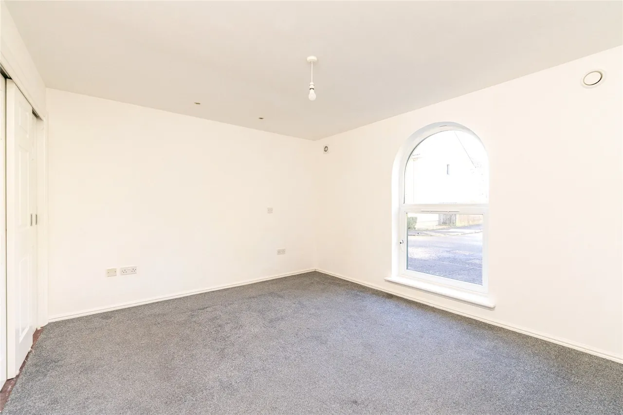 Lady Campbells Court, Dunfermline, KY12, photo 11