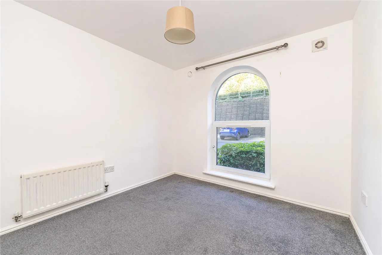 Lady Campbells Court, Dunfermline, KY12, photo 16