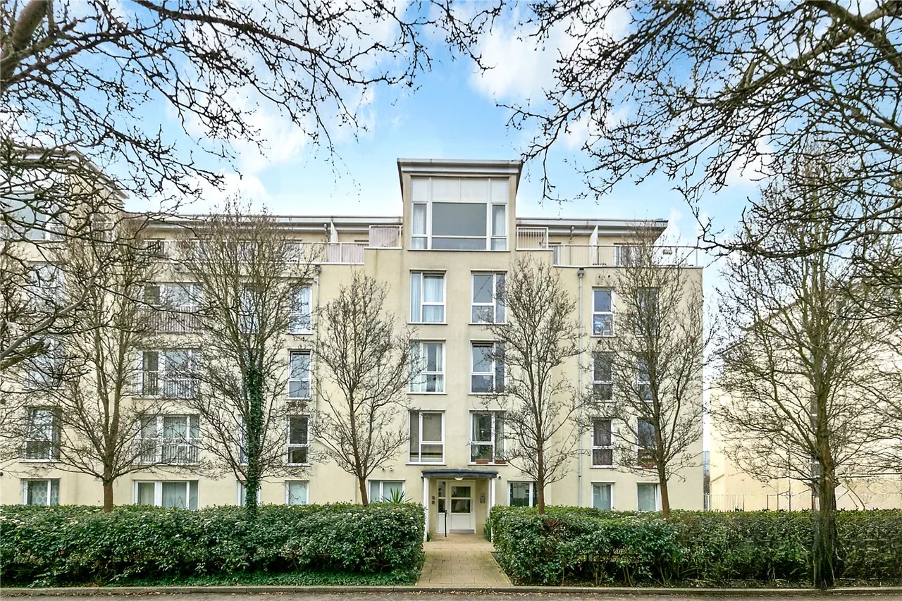 2 bed flat for sale, Melliss Avenue, Kew, TW9