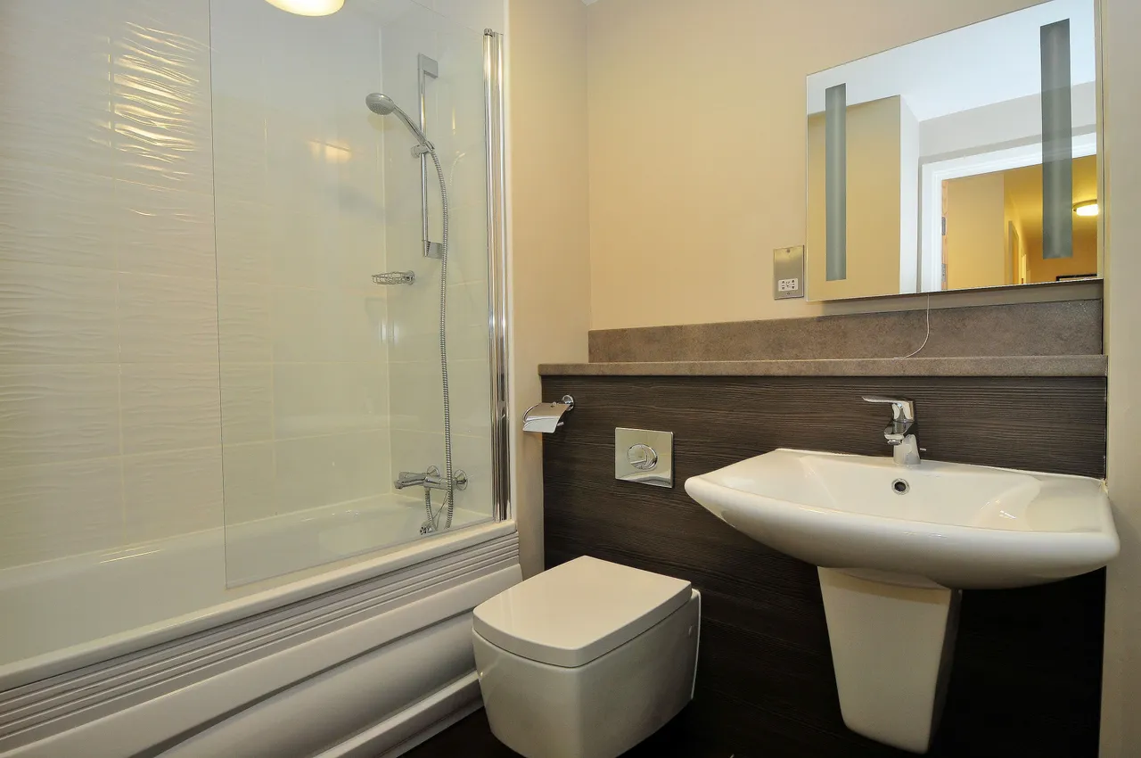 Southall, UB2, photo 6