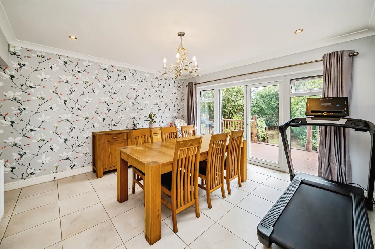 Dove House Crescent, Slough, photo 5